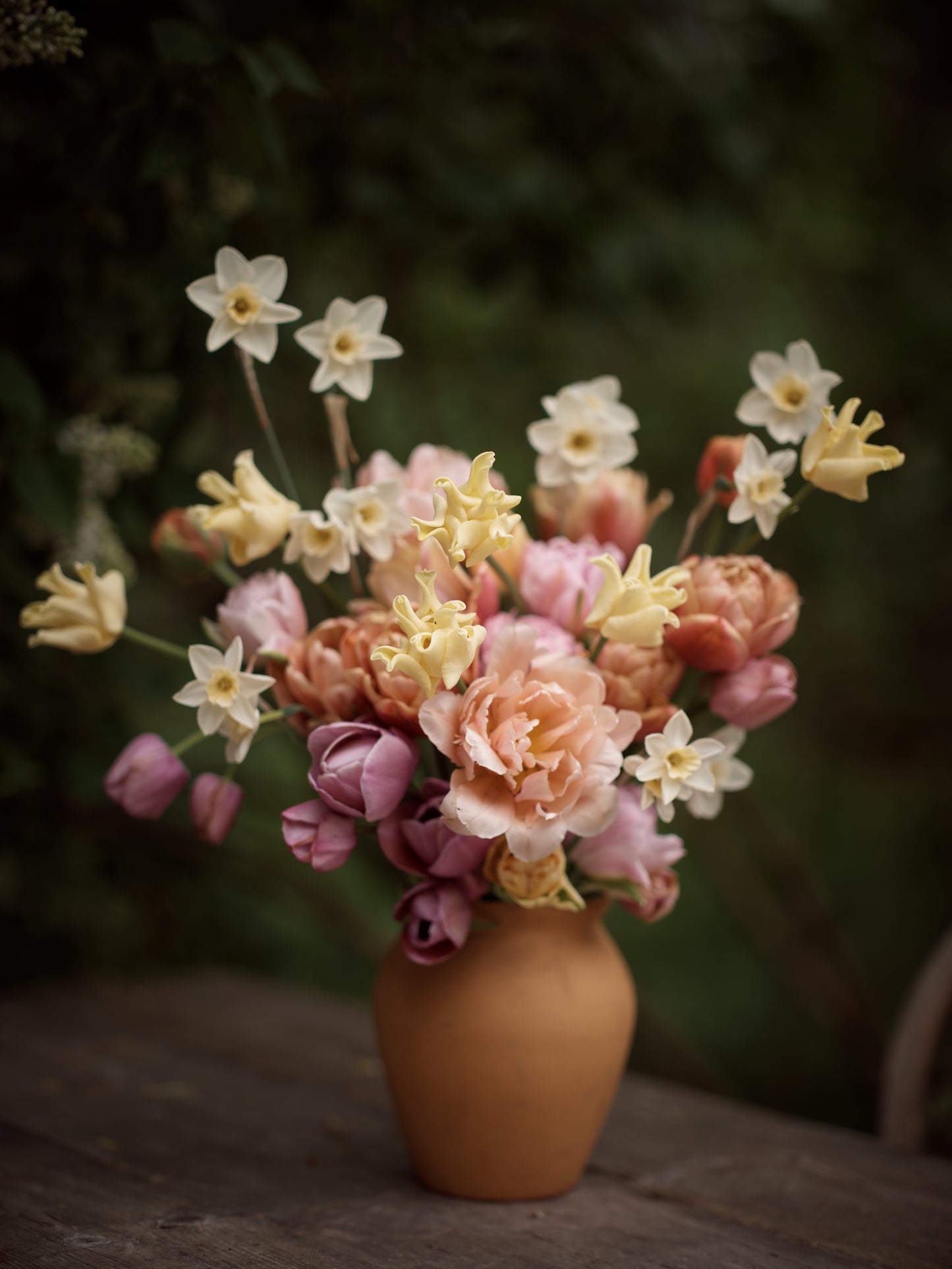 Yellow Crown asetelmassa