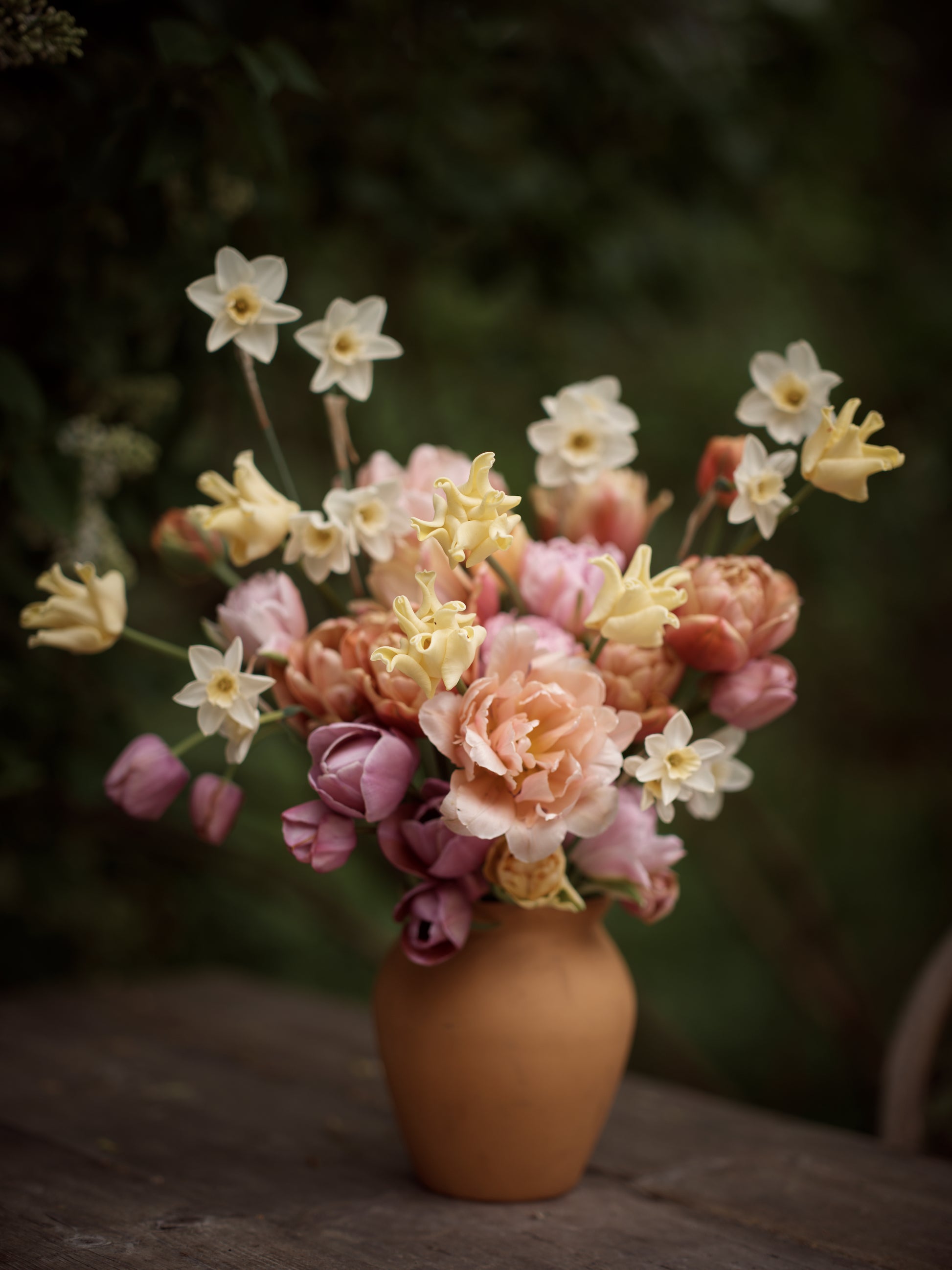 Yellow Crown asetelmassa