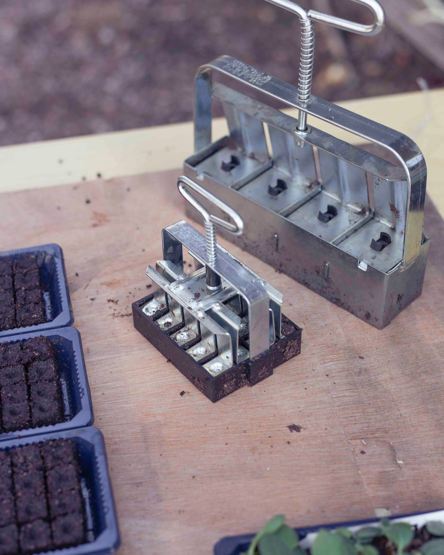 Soil blocker Mini 4 lisäosilla