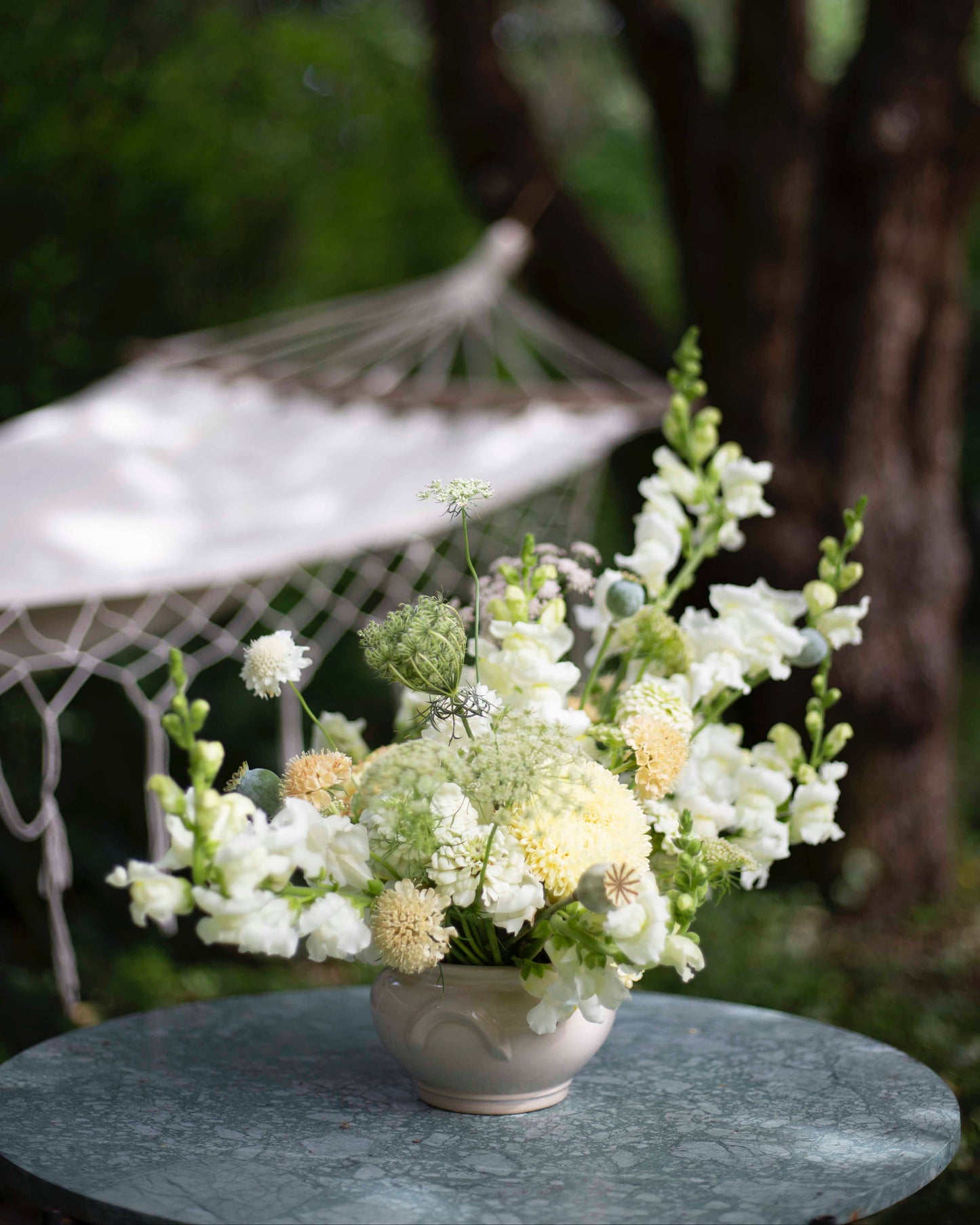 Siemensetti valkoisen sävyissä