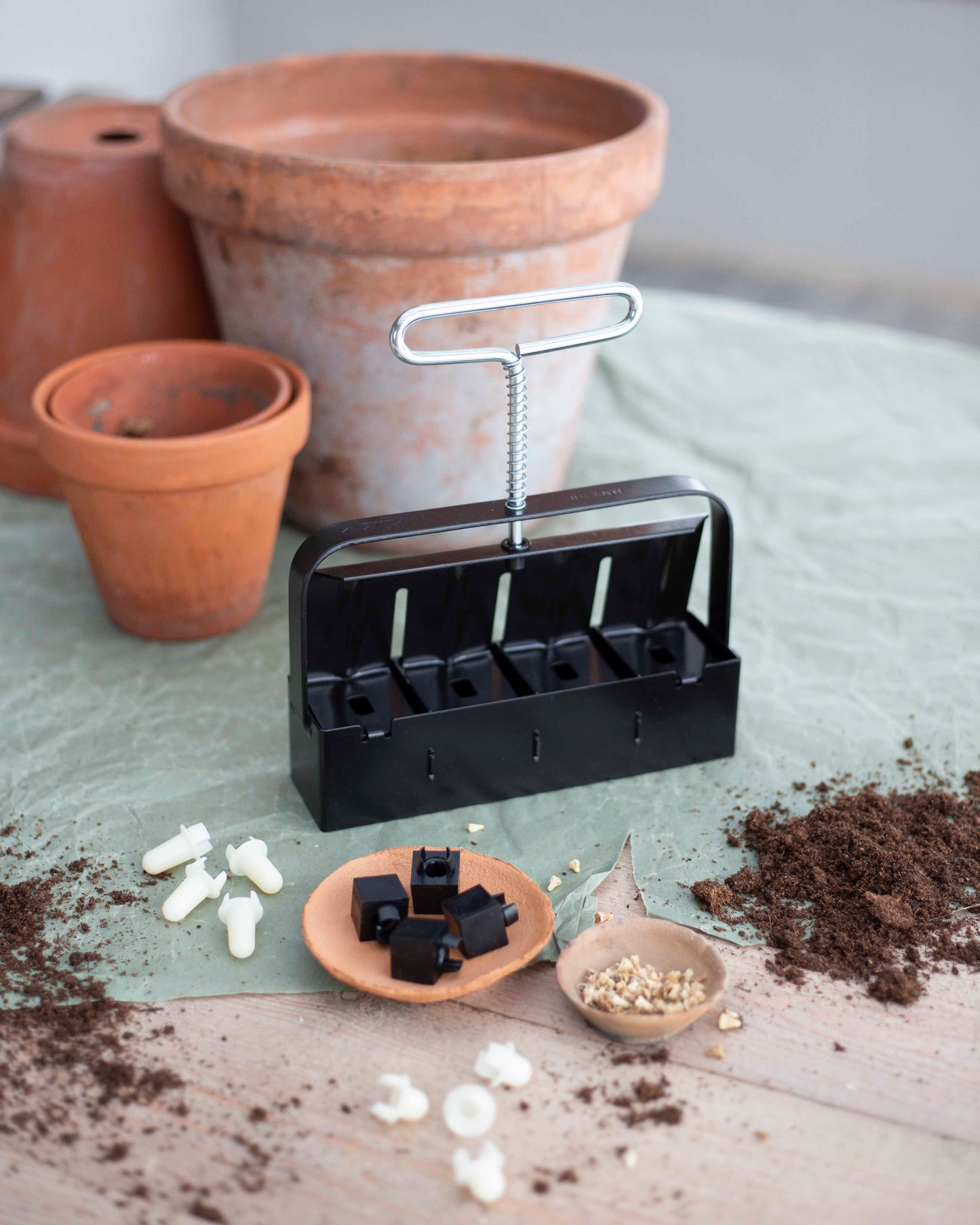 Soil blocker Mini 4 musta lisäosilla