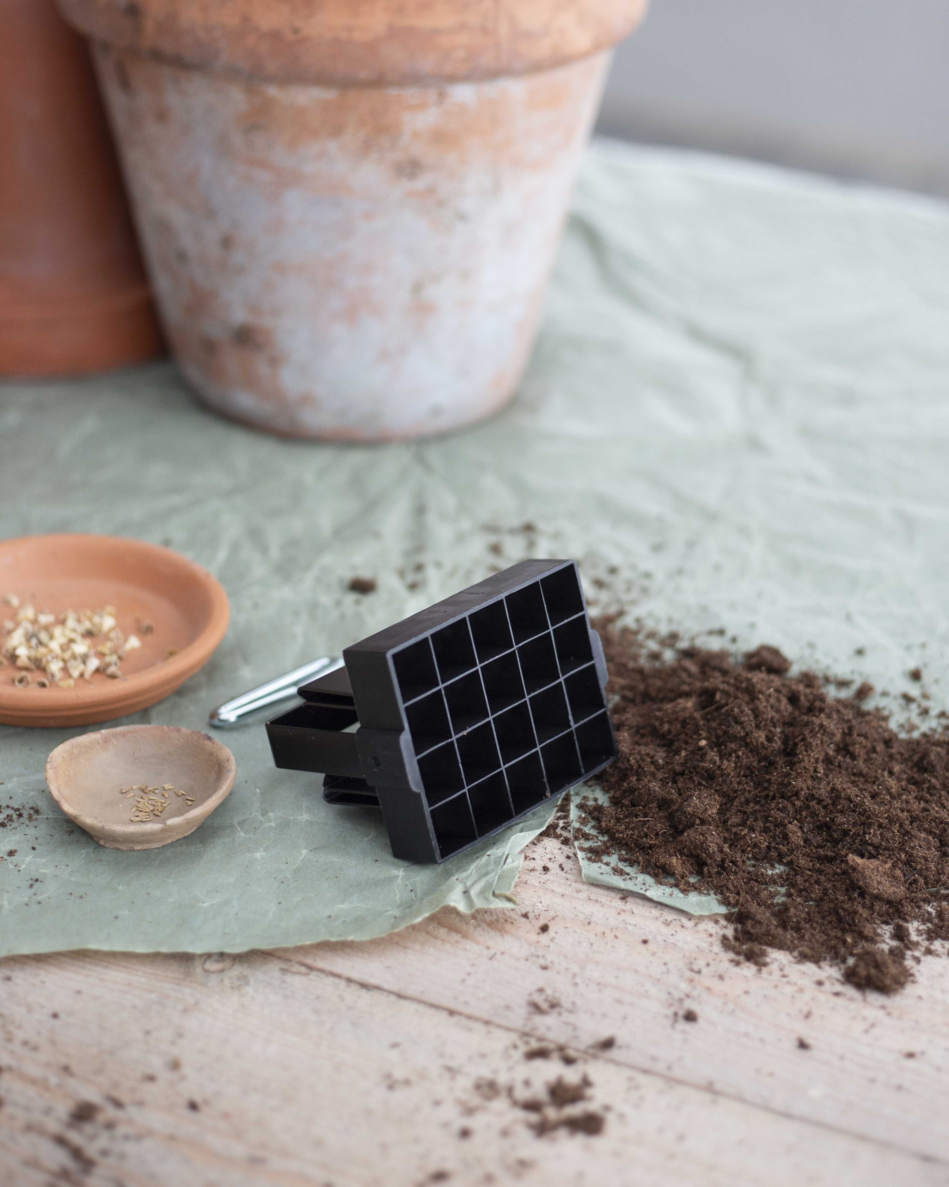Soil Blocker Micro 20 musta