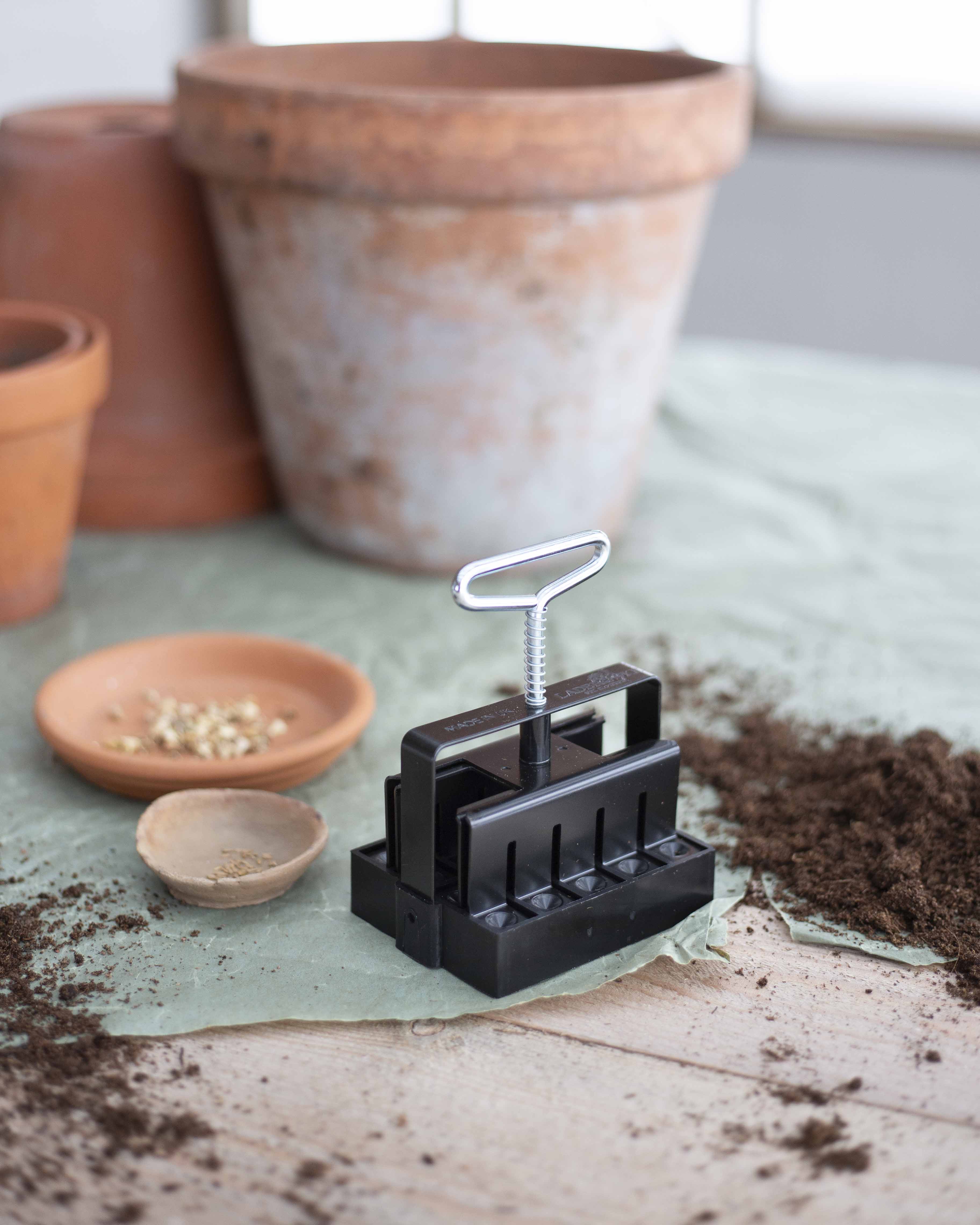 Soil Blocker Micro 20 musta